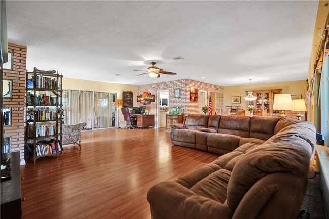 1242 Adams St in Hollywood, FL - Building Photo - Building Photo