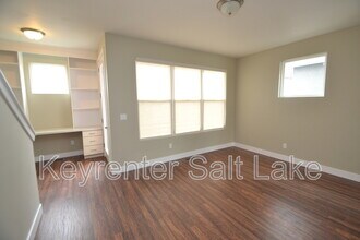 4642 W South Jordan Pky in South Jordan, UT - Building Photo - Building Photo