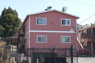 8290 MacArthur Blvd in Oakland, CA - Building Photo