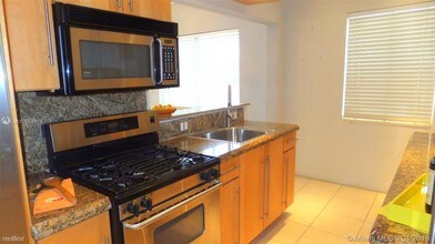 1130 Venetian Way-Unit -# 2FB in Miami Beach, FL - Foto de edificio - Building Photo