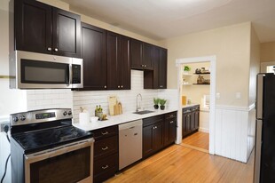 1805 Beacon St, Unit 2 in Brookline, MA - Building Photo