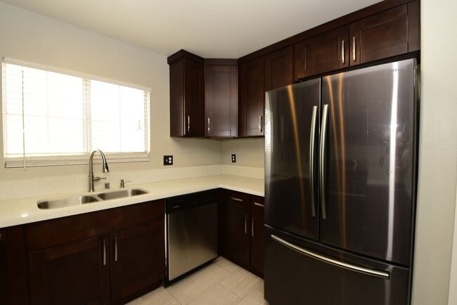 10524 Autumn Pine Ave in Las Vegas, NV - Building Photo - Building Photo