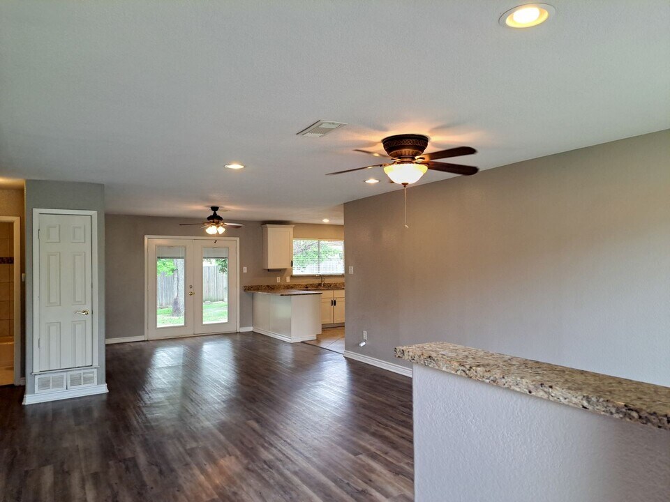 54192 Sun Valley St in Irving, TX - Foto de edificio