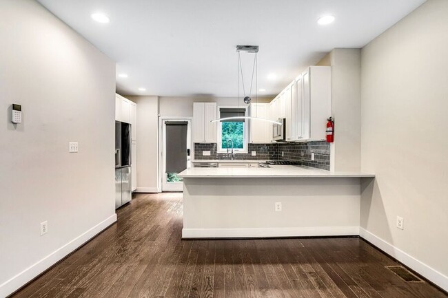 property at 620 Farragut St NW
