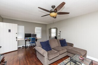 4340 McClintock St in San Diego, CA - Building Photo - Building Photo
