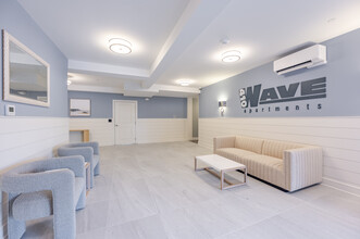 410 Wave in North Haven, CT - Foto de edificio - Lobby