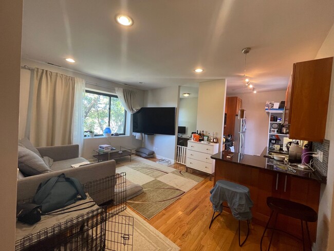 2245 W Barry Ave in Chicago, IL - Building Photo - Building Photo