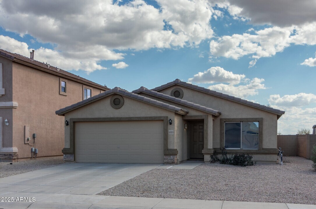 11323 E Wallflower Ln in Florence, AZ - Building Photo