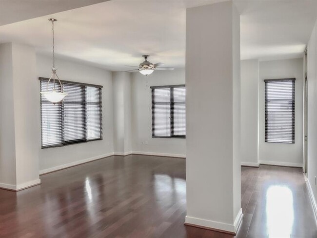 property at 565 Peachtree St NE