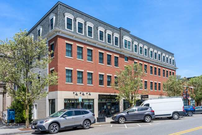 25 W Main St in Westborough, MA - Foto de edificio - Building Photo