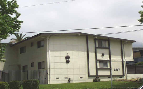 2707 Montrose in Montrose, CA - Foto de edificio - Building Photo