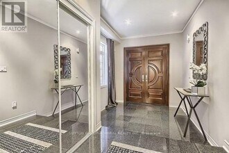 70 Vivaldi Dr in Vaughan, ON - Building Photo - Building Photo