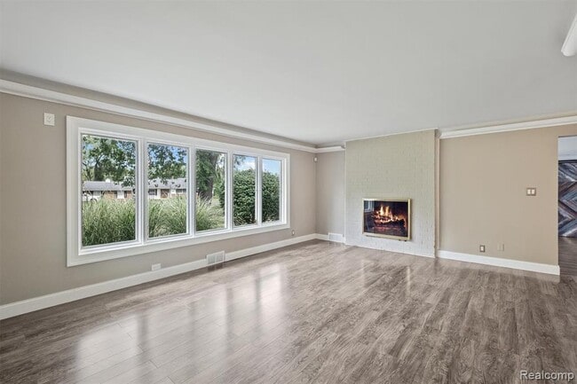 3275 Chickering Ln in Bloomfield Hills, MI - Foto de edificio - Building Photo