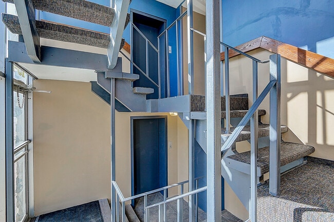 Carillon Apartments in Milwaukee, WI - Building Photo - Building Photo