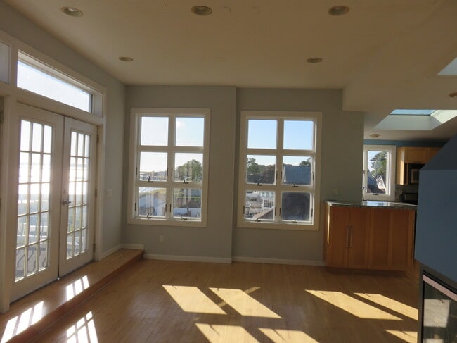215 First Ave, Unit #3 in West Haven, CT - Building Photo - Building Photo
