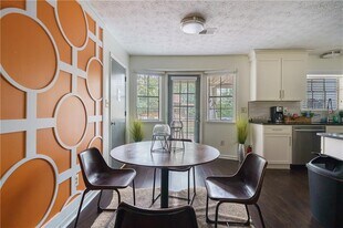 942 Cadencia Way SW in Lilburn, GA - Building Photo