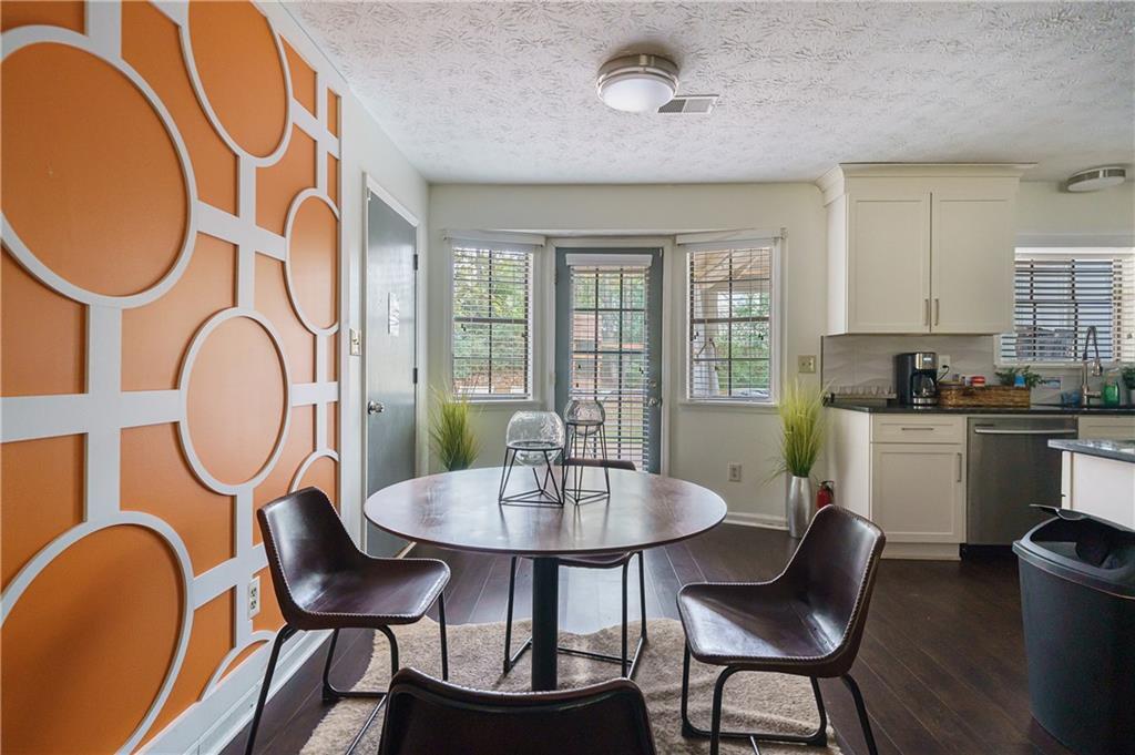 942 Cadencia Way SW in Lilburn, GA - Building Photo