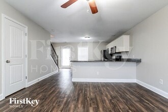 6710 Sawnee Way in Gainesville, GA - Foto de edificio - Building Photo