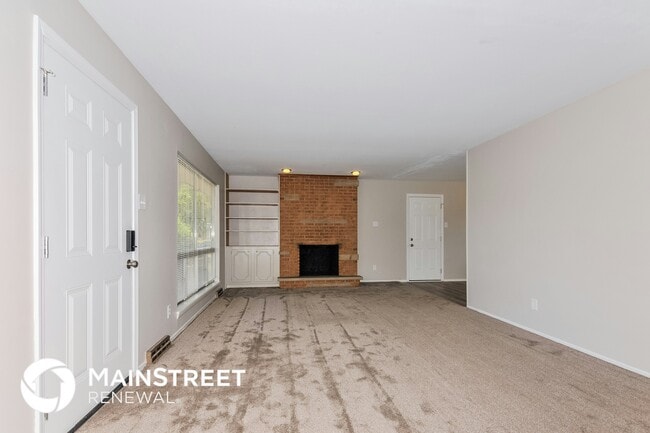 21 Oakwood Dr in St. Charles, MO - Foto de edificio - Building Photo