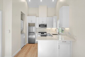 23328 Weller Pl in Woodland Hills, CA - Foto de edificio - Building Photo
