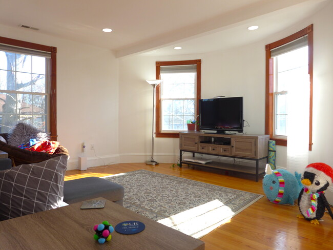 255 Derby St in Newton, MA - Building Photo - Building Photo