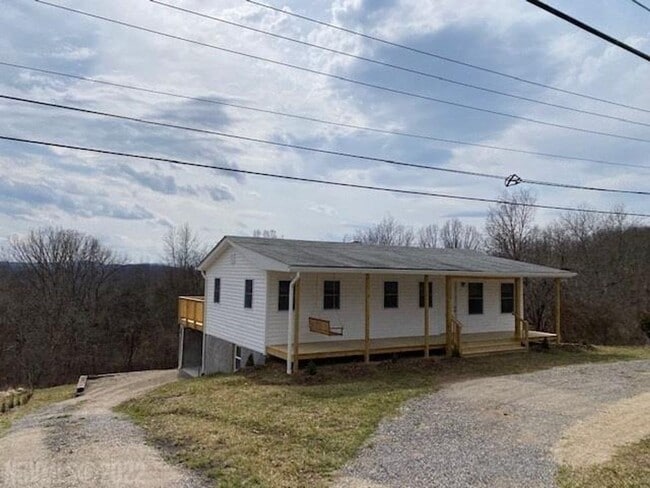 2599 Peppers Ferry Rd NW in Christiansburg, VA - Building Photo - Building Photo