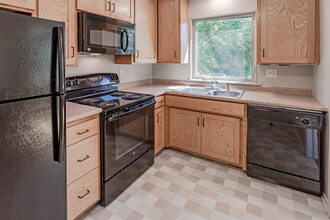 Highland Terrace Apartments in St. Paul, MN - Building Photo - Interior Photo