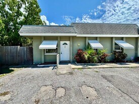 865 Trotter Rd in Largo, FL - Building Photo
