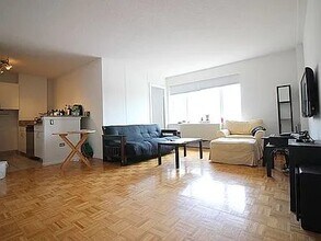 225 8th Ave in New York, NY - Building Photo - Building Photo