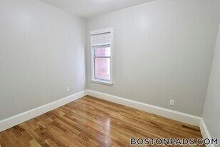 460 Saratoga St, Unit 2 in Boston, MA - Building Photo