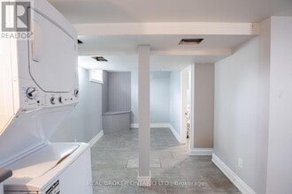 32 Grove St W in Barrie, ON - Building Photo - Building Photo