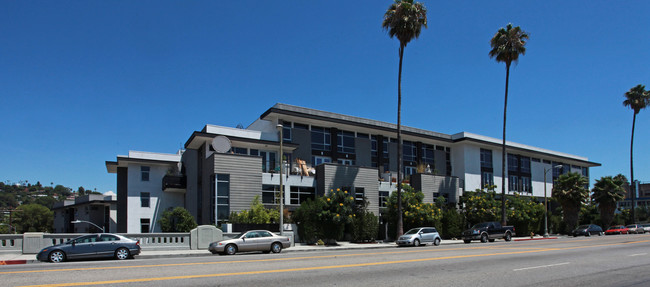 Sunset Silver Lake in Los Angeles, CA - Foto de edificio - Building Photo