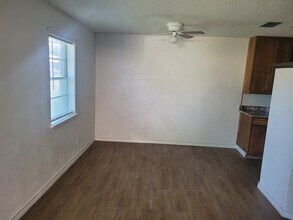 663 W Oak St in Stephenville, TX - Building Photo - Building Photo