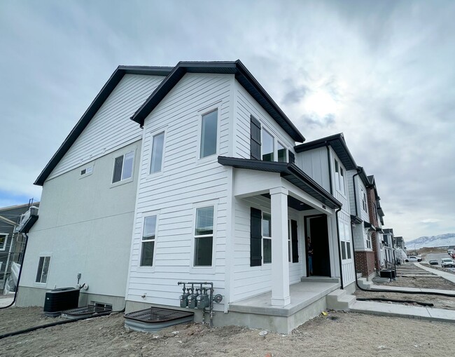 1496 N Sage Dr in Eagle Mountain, UT - Building Photo - Building Photo