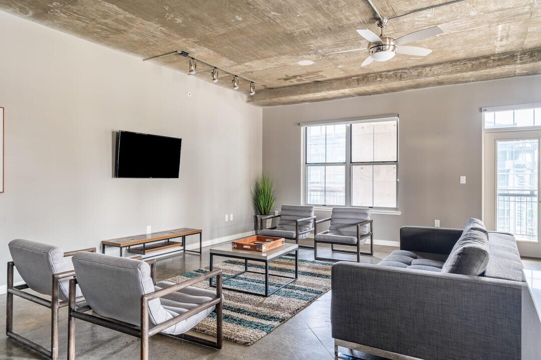 201 Lavaca St in Austin, TX - Building Photo