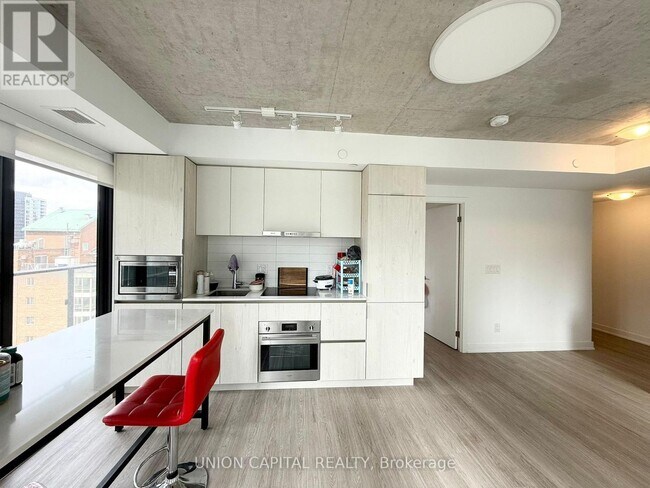 47-1047 Mutual St in Toronto, ON - Building Photo - Building Photo