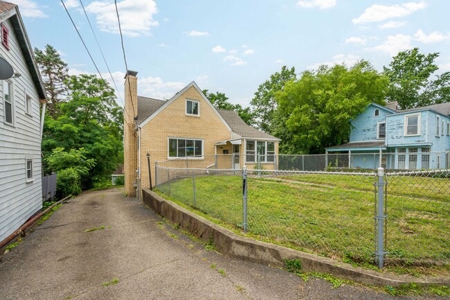 1423 Beckham St in Pittsburgh, PA - Building Photo - Building Photo