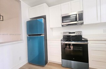 333 NW 17th Ct in Fort Lauderdale, FL - Building Photo - Building Photo