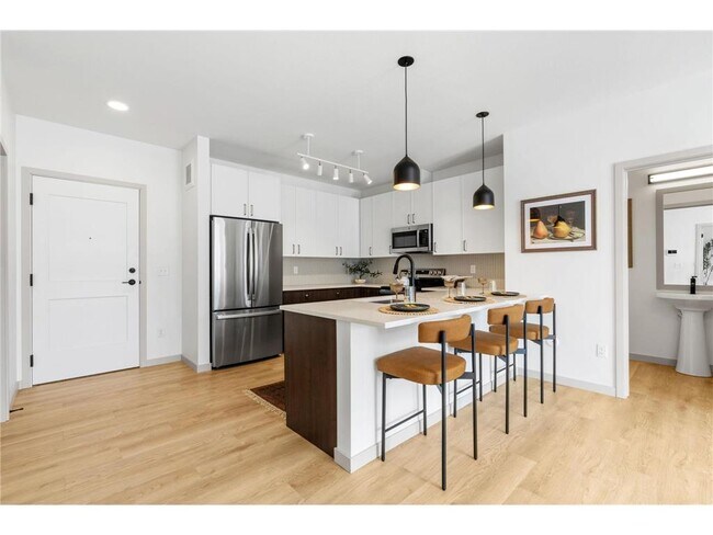 21401 Dushane Pkwy in Farmington, MN - Foto de edificio - Building Photo