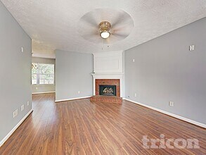 9870 Rivercliff Ln in Villa Rica, GA - Foto de edificio - Building Photo