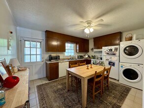 202 W Poplar Ave in Carrboro, NC - Building Photo - Building Photo