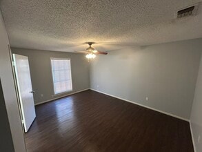 4508 65th St, Unit A in Lubbock, TX - Foto de edificio - Building Photo