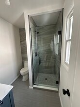 71 Miles St, Unit 1 st FLOOR in Elmwood Park, NJ - Foto de edificio - Building Photo