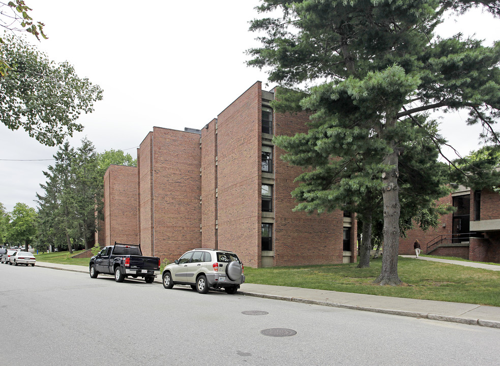 Dana Hall in Worcester, MA - Foto de edificio