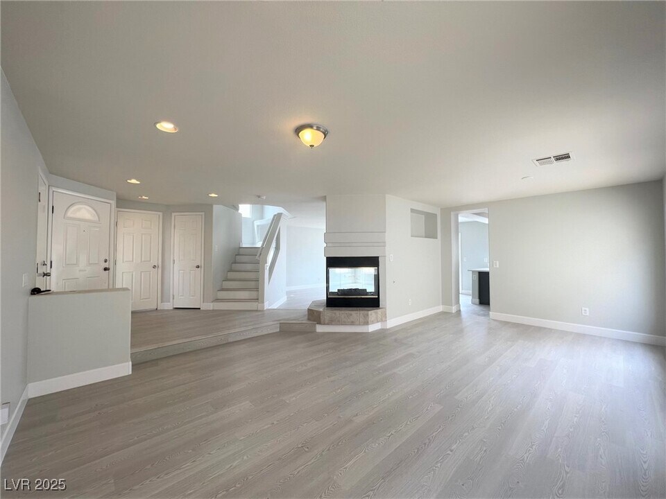 10108 Basalt Hollow Ave in Las Vegas, NV - Foto de edificio