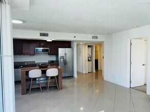 770 Claughton Island Dr in Miami, FL - Building Photo - Building Photo