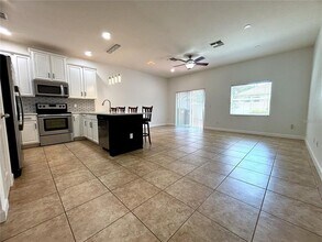 1041 Honey Blossom Dr in Orlando, FL - Building Photo - Building Photo