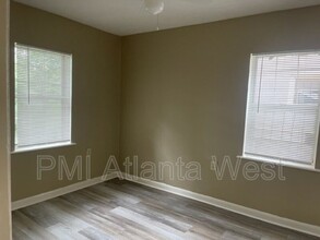 249 Lawton St SW in Atlanta, GA - Foto de edificio - Building Photo