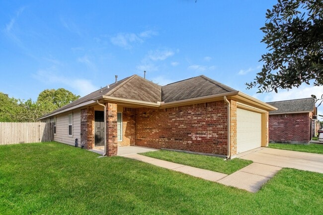 3911 Cary Creek Dr in Baytown, TX - Building Photo - Building Photo