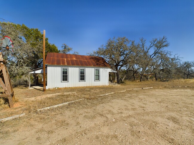 6674 W US Hwy 290 Service Rd in Fredericksburg, TX - Building Photo - Building Photo